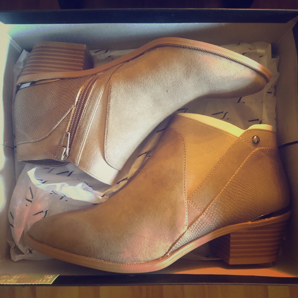 Vera Wang Boots